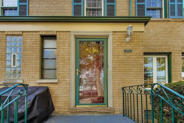 $239,500 | 1447 North Harlem Avenue, Unit A, Oak Park, IL 60302