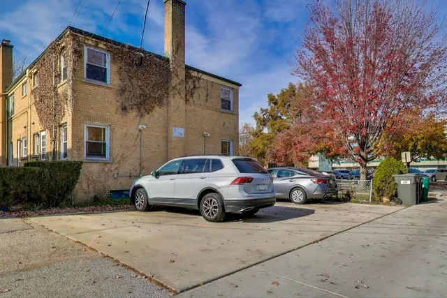 $239,500 | 1447 North Harlem Avenue, Unit A, Oak Park, IL 60302