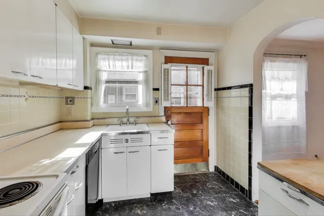 $239,500 | 1447 North Harlem Avenue, Unit A, Oak Park, IL 60302