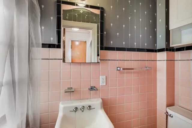 $239,500 | 1447 North Harlem Avenue, Unit A, Oak Park, IL 60302