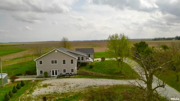 $525,000 | 824 East 1800 N Road, Taylorville, IL 62568