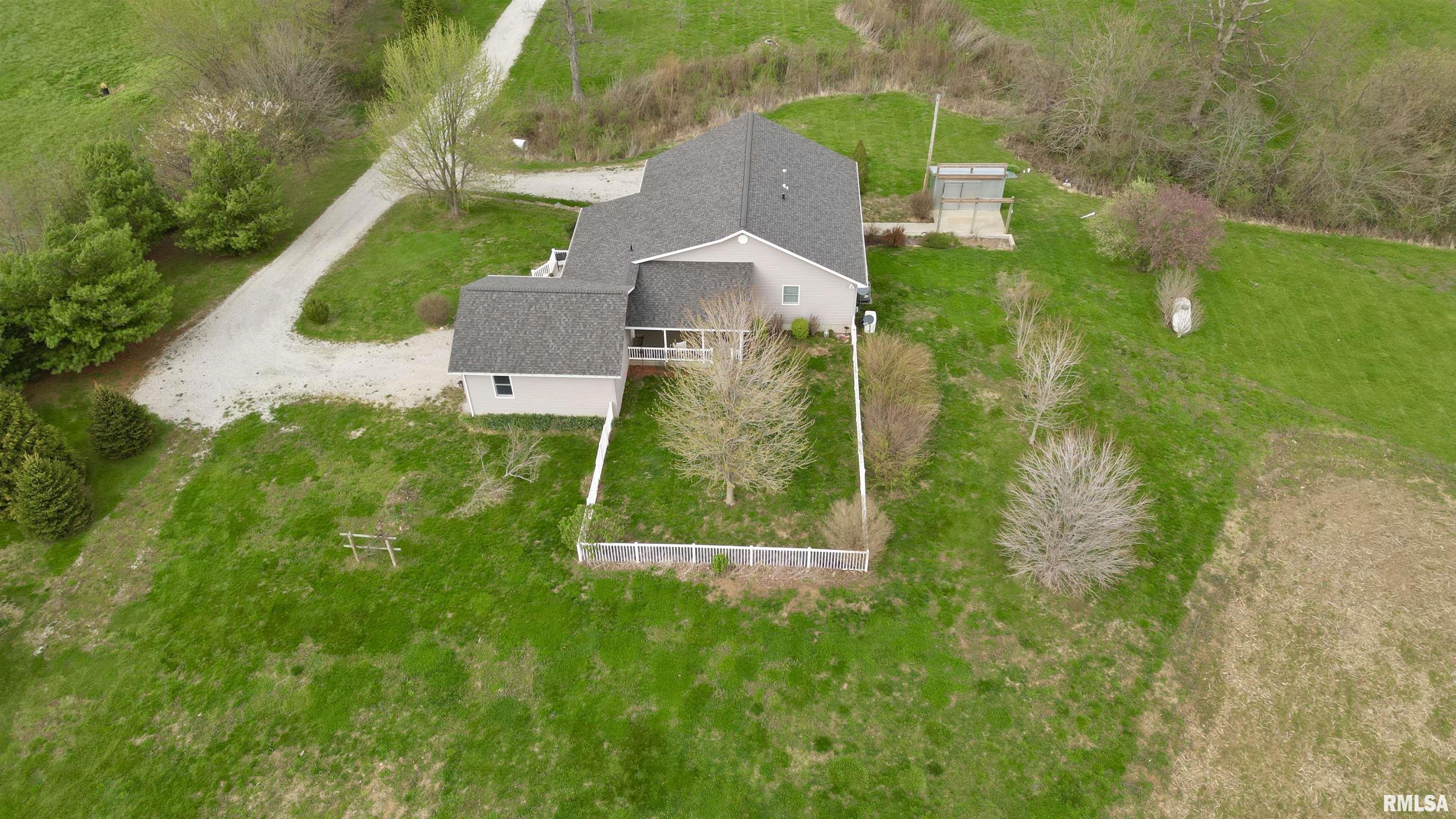 824 East 1800 N Road Taylorville, IL 62568 - Photo 4 of 55