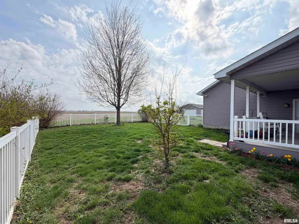 $525,000 | 824 East 1800 N Road, Taylorville, IL 62568