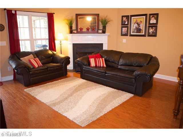 469 Crosswick Road Clemmons, NC 27012 - Photo 3 of 16 Living Room.