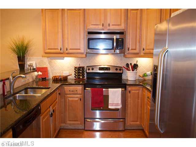 469 Crosswick Road Clemmons, NC 27012 - Photo 5 of 16 Kitchen.