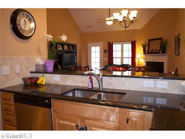 469 Crosswick Road Clemmons, NC 27012 - Photo 6 of 16 Kitchen.
