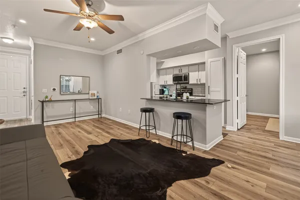 $2,000 | 7575 Kirby Drive, Unit 2103, Houston, TX 77030