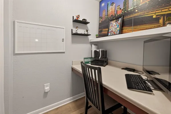 $2,000 | 7575 Kirby Drive, Unit 2103, Houston, TX 77030