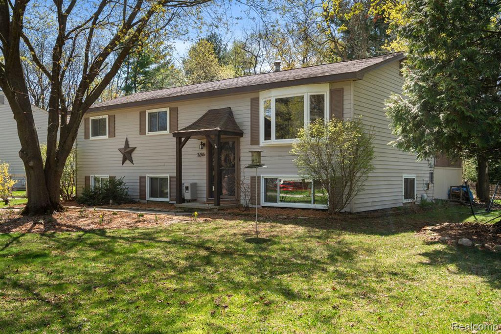 3286 Spring Meadow Drive Rochester, MI 48306 - Photo 5 of 55