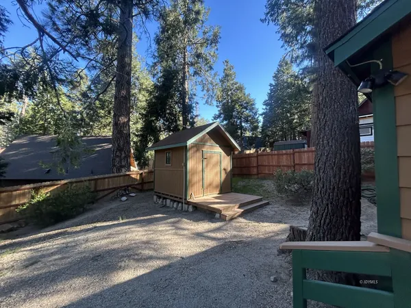 $1,600 | 52630 Sylvan Way, Idyllwild, CA 92549