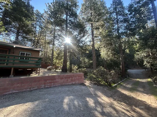 $1,600 | 52630 Sylvan Way, Idyllwild, CA 92549