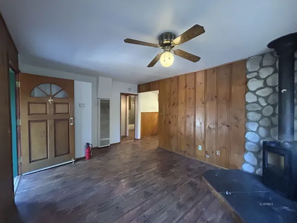 $1,600 | 52630 Sylvan Way, Idyllwild, CA 92549
