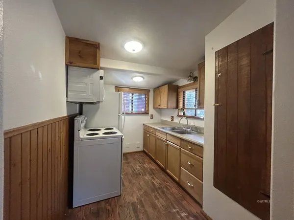 $1,600 | 52630 Sylvan Way, Idyllwild, CA 92549