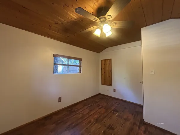 $1,600 | 52630 Sylvan Way, Idyllwild, CA 92549