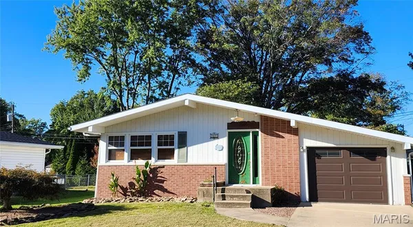 $199,900 | 2125 South St Michael Court, Highland, IL 62249