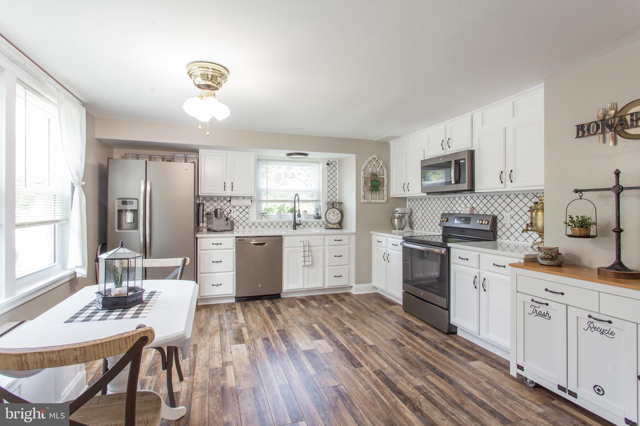 828 Ellston Road Aston, PA 19014 - Photo 3 of 30
