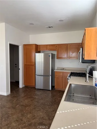$2,200 | 15678 Inca Way, Victorville, CA 92395
