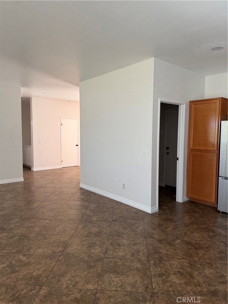 15678 Inca Way Victorville, CA 92395 - Photo 4 of 5