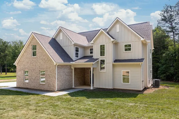 $725,000 | 11 Dreamfield Drive, Soddy-Daisy, TN 37379