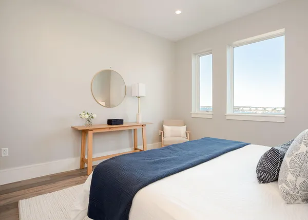 $2,675,000 | 387 Commercial Street, Unit 710, Portland, ME 04101