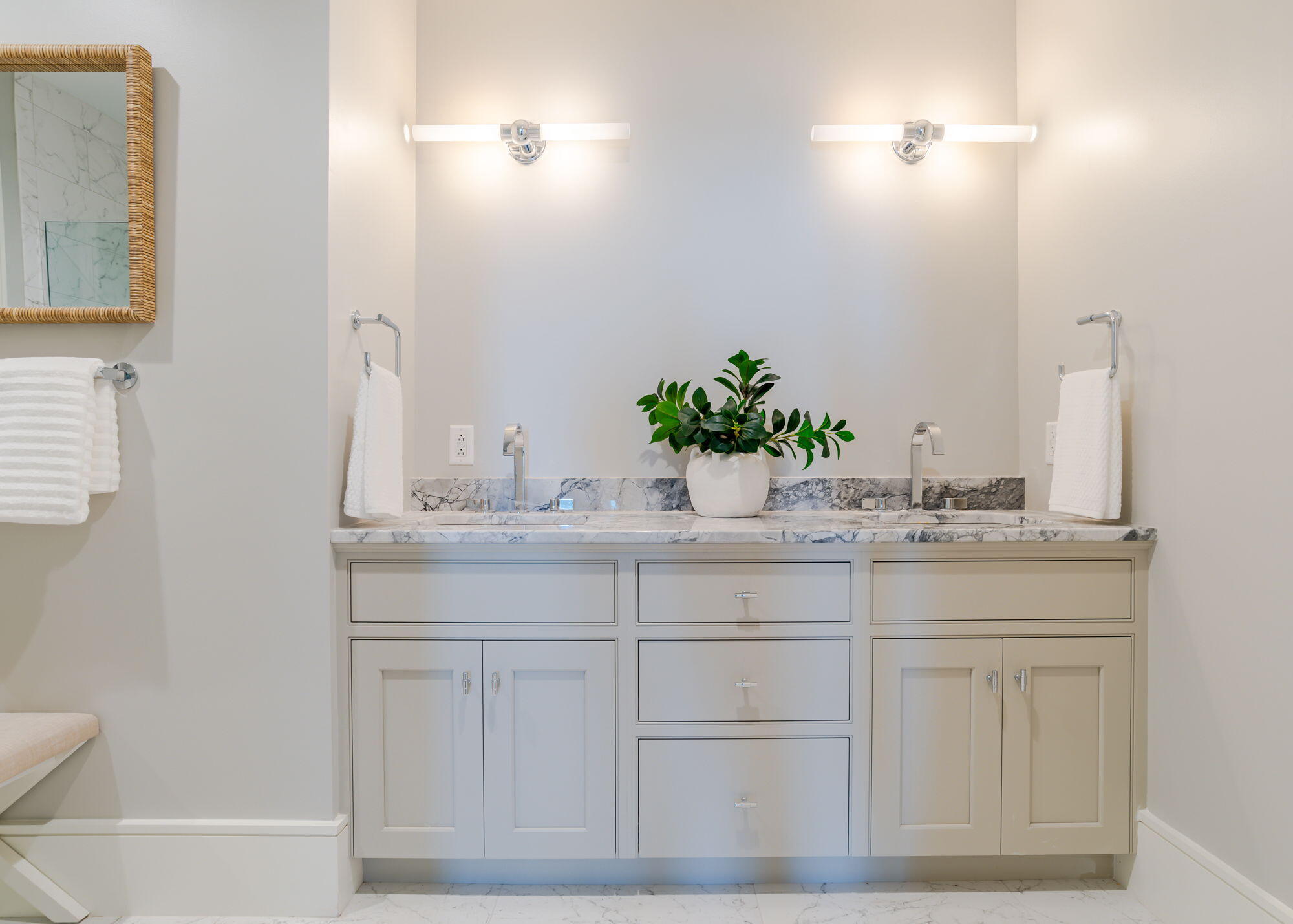 387 Commercial Street, Unit 710 Portland, ME 04101 - Photo 15 of 45 Primary Bath