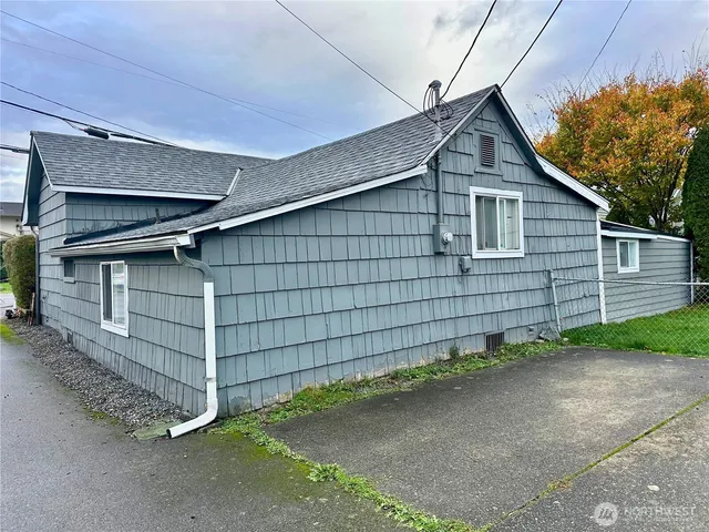 $389,950 | 3012 15th Street, Everett, WA 98201