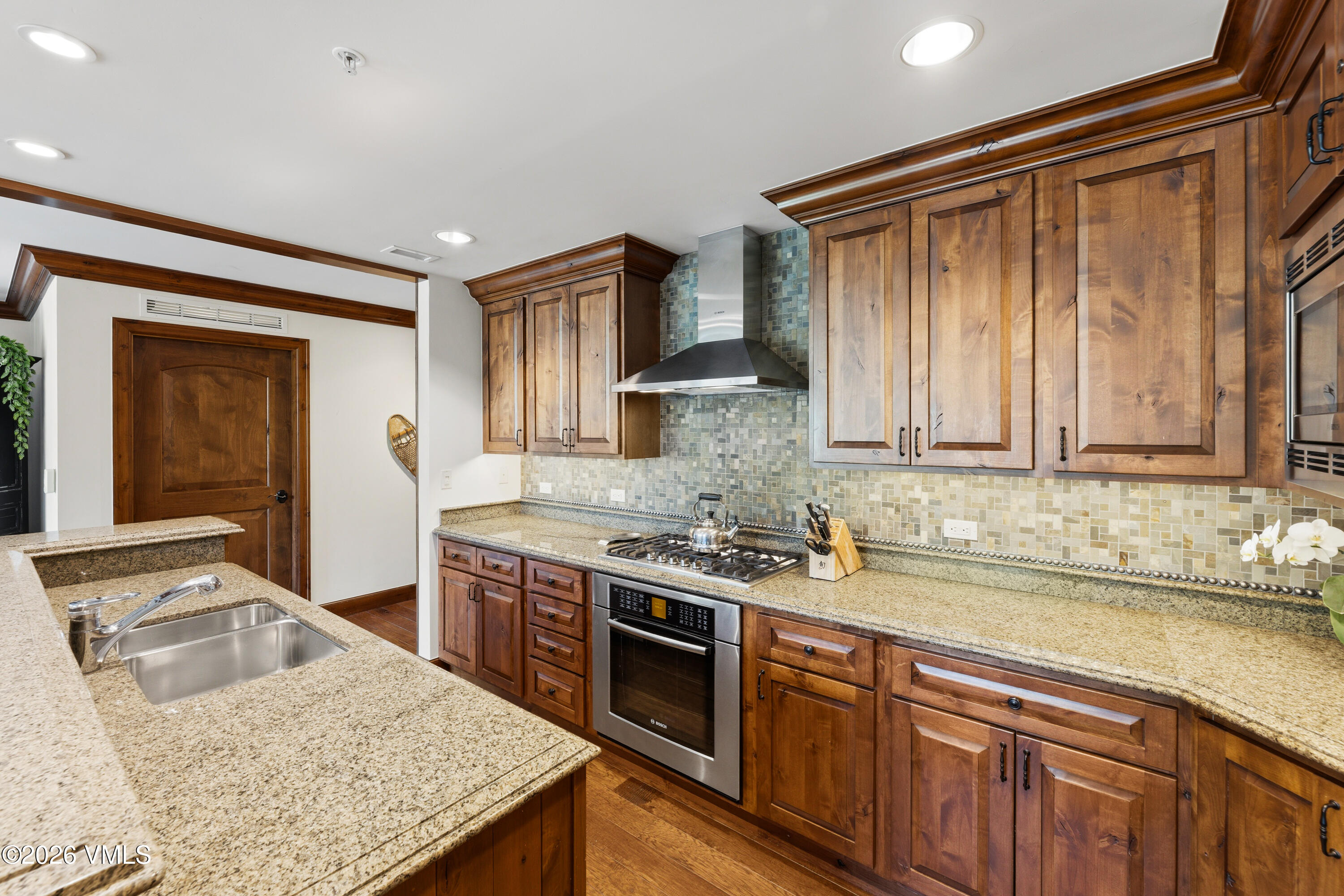 728 West Lionshead Circle, Unit R514 Vail, CO 81657 - Photo 17 of 36 State of the art appliances