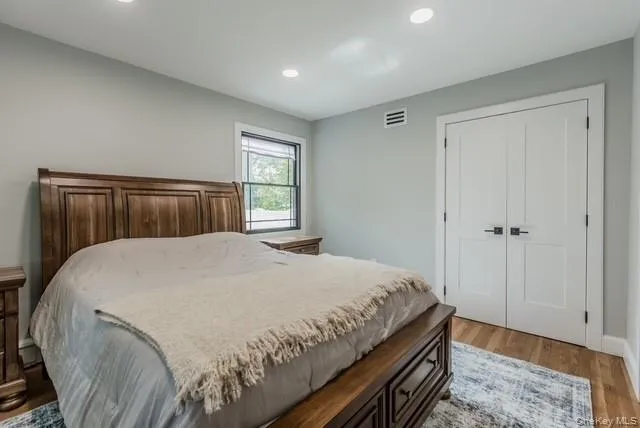 $949,990 | 5 Satterly Road, East Setauket, NY 11733