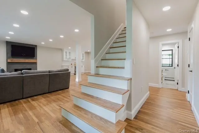 $949,990 | 5 Satterly Road, East Setauket, NY 11733