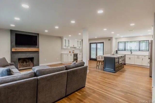 $949,990 | 5 Satterly Road, East Setauket, NY 11733