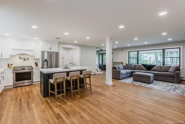 $949,990 | 5 Satterly Road, East Setauket, NY 11733