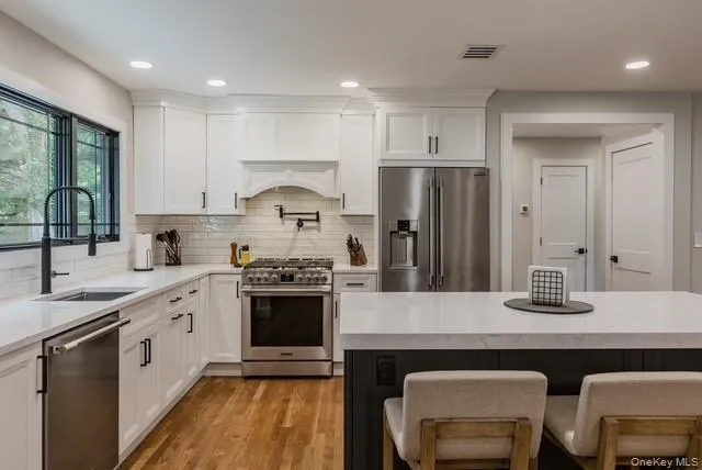 $949,990 | 5 Satterly Road, East Setauket, NY 11733