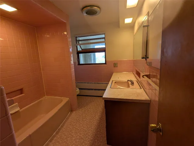 $995 | 2305 Country Club Road, Unit RIGHT, Endicott, NY 13760