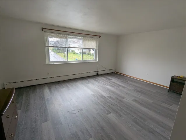 $995 | 2305 Country Club Road, Unit RIGHT, Endicott, NY 13760