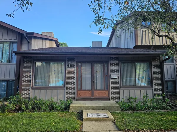 $279,900 | 591 Forum Drive, Unit 127, Roselle, IL 60172