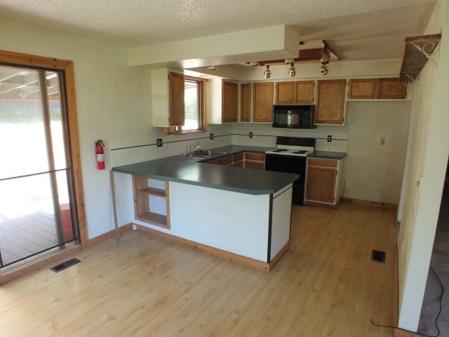 27100 North Riverway Road Chattaroy, WA 99003 - Photo 3 of 20 Gallery Image 3