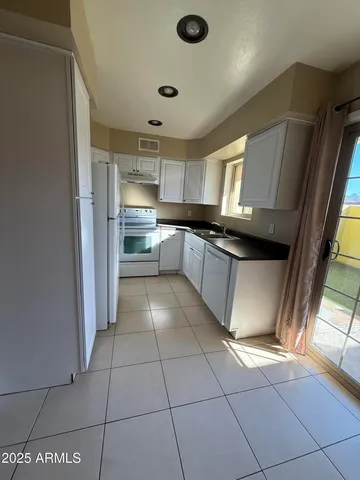 $1,700 | 1425 East Desert Cove Avenue East, Unit 66, Phoenix, AZ 85020