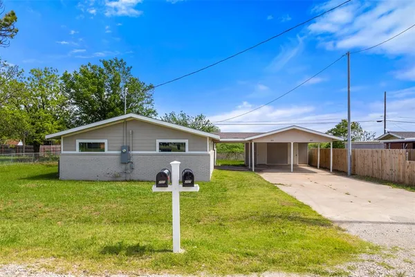 $299,000 | 205 April Street, Bowie, TX 76230