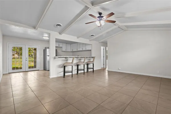 a view of a livingroom with furniture and a ceiling fan