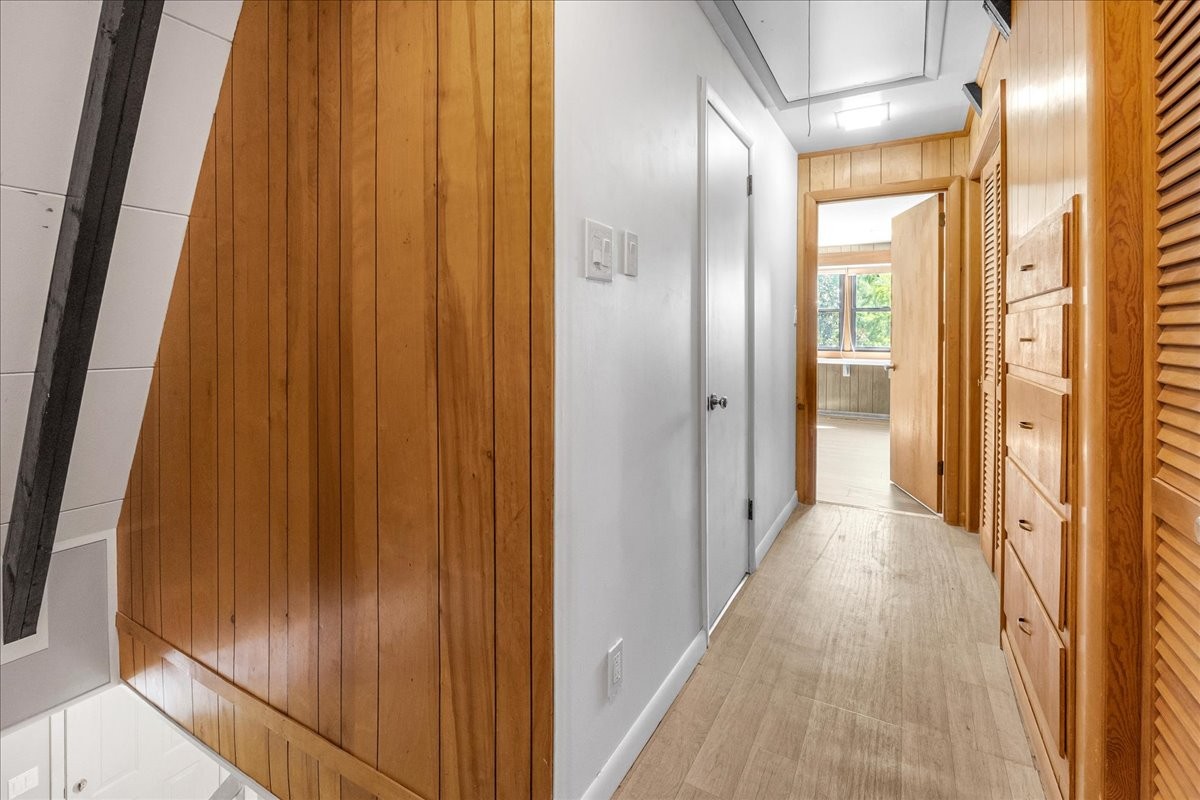 613 New Hope Road Manchester, TN 37355 - Photo 21 of 50 a view of a hallway with wooden floor