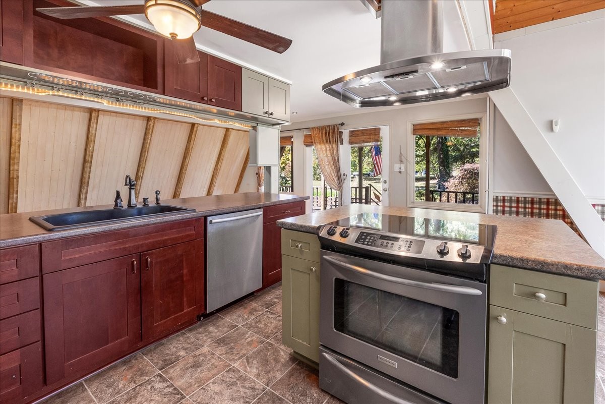 613 New Hope Road Manchester, TN 37355 - Photo 5 of 50 a kitchen with a stove and a sink