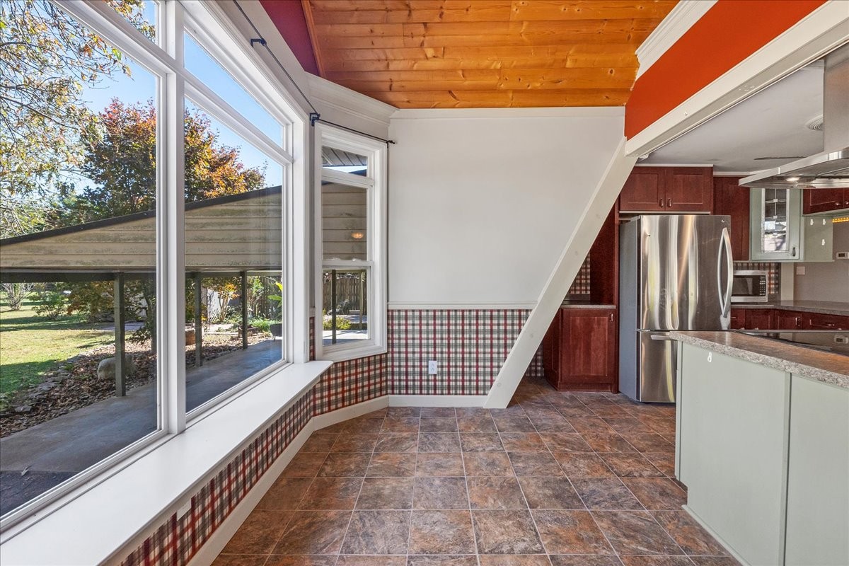 613 New Hope Road Manchester, TN 37355 - Photo 8 of 50 a view of a balcony with staircase