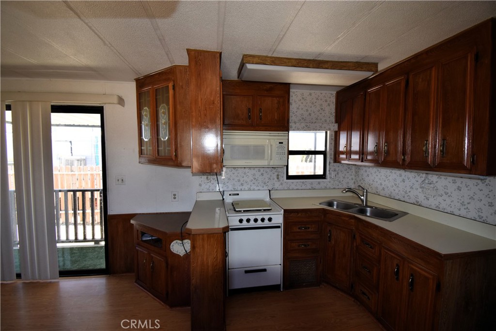 11250 Barstow Road, Unit 18 Lucerne Valley, CA 92356 - Photo 6 of 22