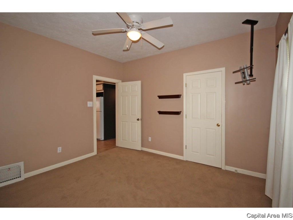 2027 North 19th Street Springfield, IL 62702 - Photo 18 of 36 Gallery Image 18