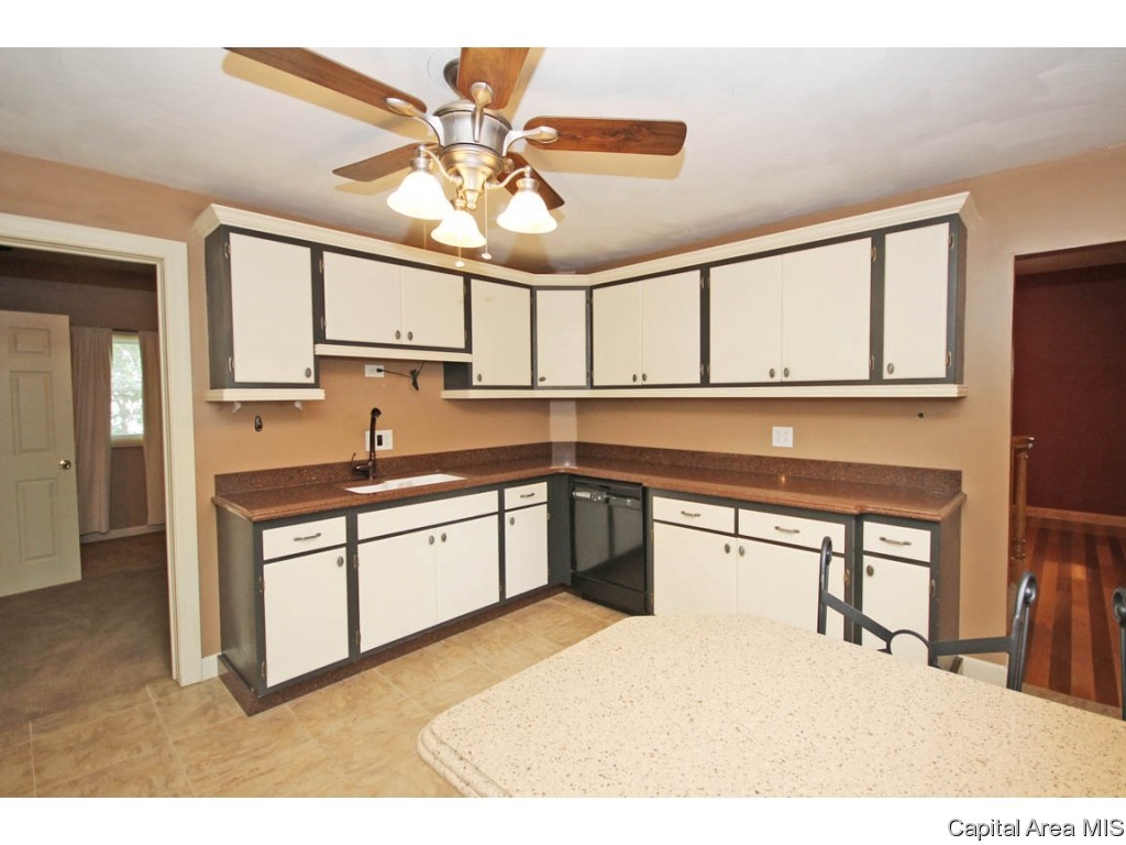 2027 North 19th Street Springfield, IL 62702 - Photo 3 of 36 Gallery Image 3