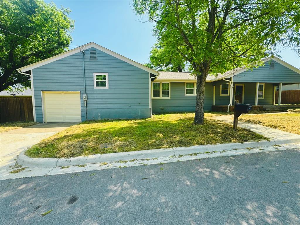 314 North Dubellette Street Weatherford, TX 76086 - Photo 8 of 30