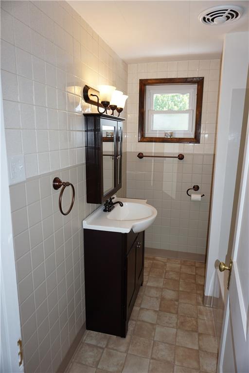 1353 Charlotte Avenue Rochester, PA 15074 - Photo 6 of 14 Gallery Image 6
