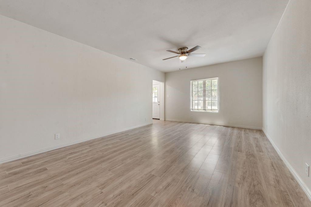 2704 Rosen Avenue Fort Worth, TX 76164 - Photo 9 of 17