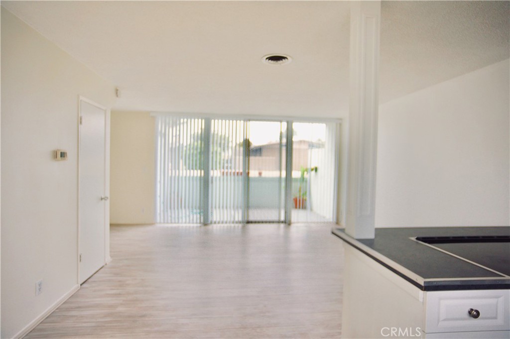 462 Seaward Road Corona del Mar, CA 92625 - Photo 9 of 25 LIVINGROOM