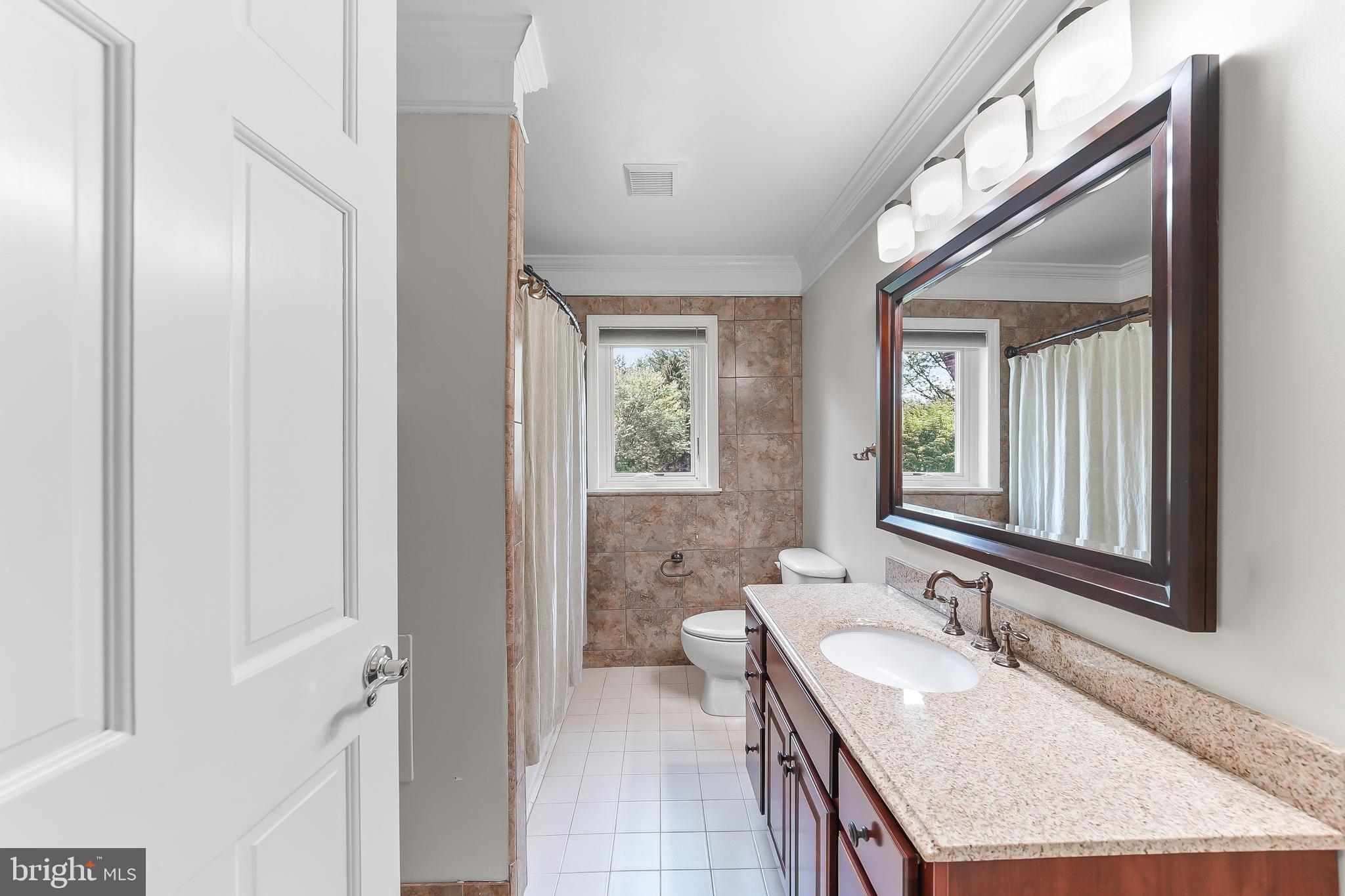 124 Round Hill Road Kennett Square, PA 19348 - Photo 39 of 55 Upper Level Hall Bath